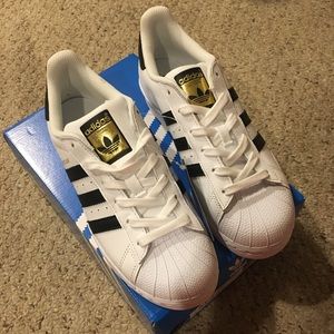 Brand new Adidas superstar sneakers ‼️ NWT